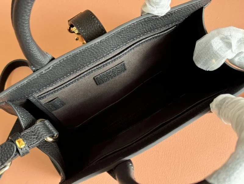 Sporty Gucci Top Handle Bags 49591
