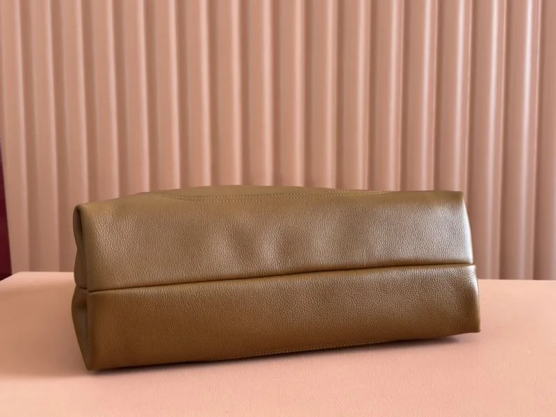 Contemporary Gucci Top Handle Bags 49590