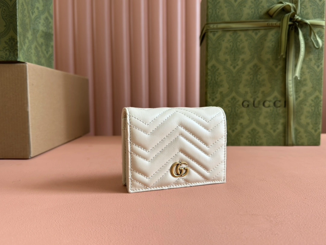 Gucci Wallets Purse Resilient 72204