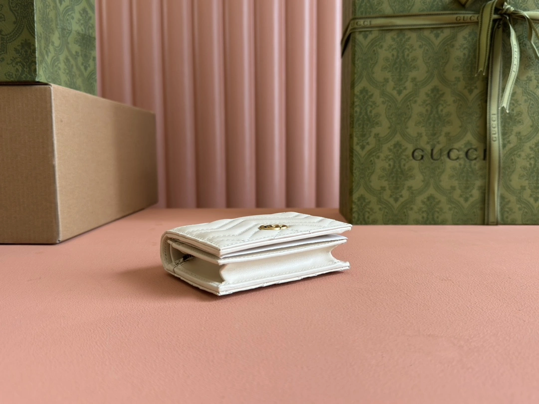 Gucci Wallets Purse Resilient 72204