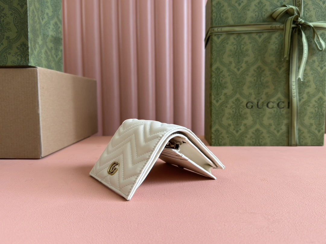 Gucci Wallets Purse Resilient 72204