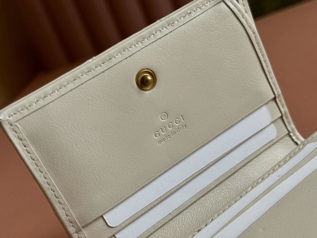 Gucci Wallets Purse Resilient 72204