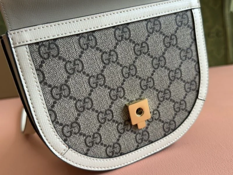Gucci Wallets Purse Bright 49577