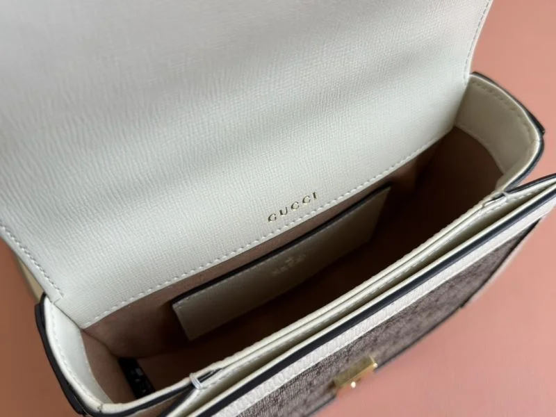 Gucci Wallets Purse Bright 49577