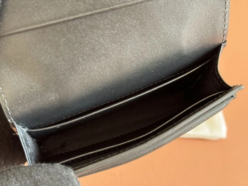 Gucci Wallets Purse ComfortFit 49561