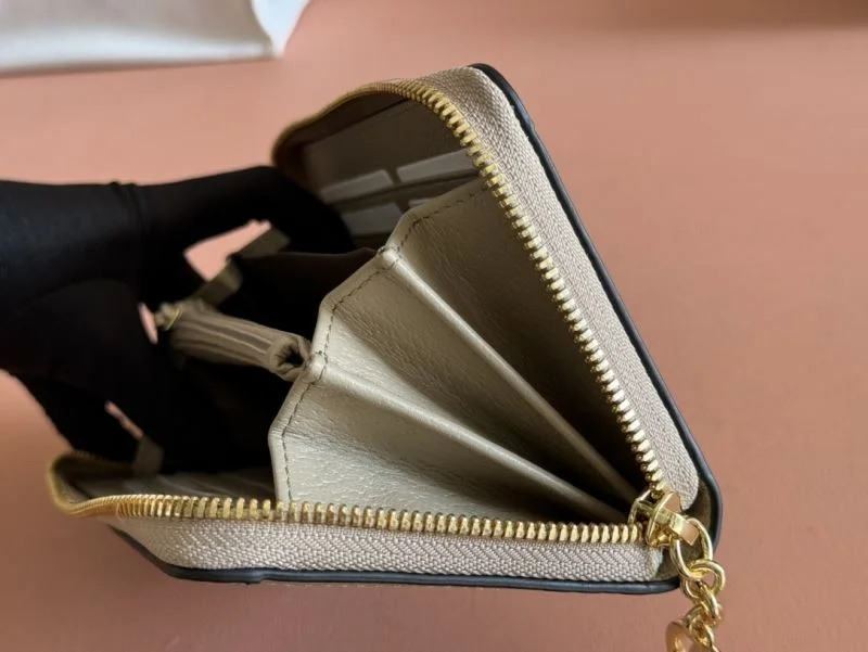 Gucci Wallets Purse Versatile 49503
