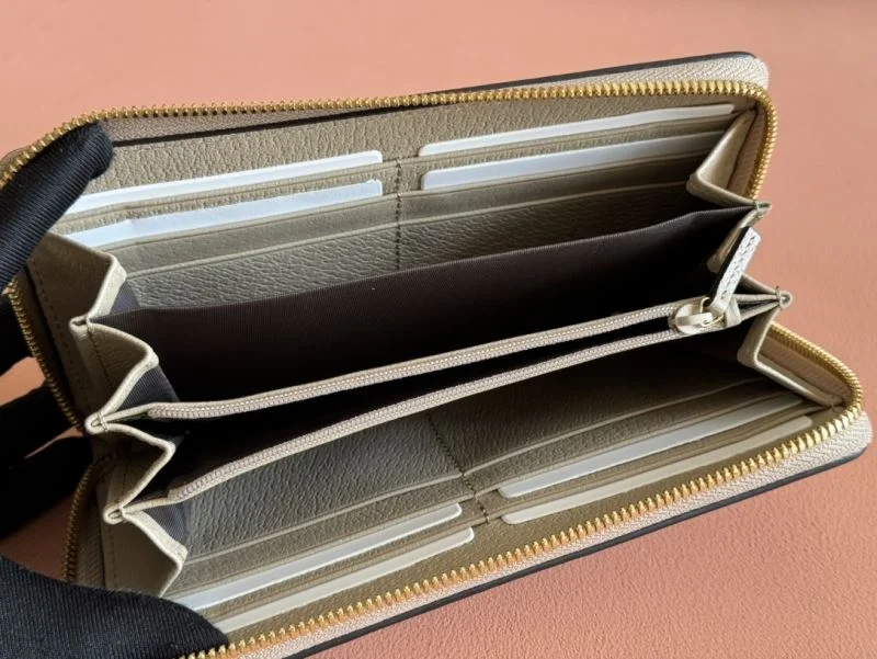 Gucci Wallets Purse Versatile 49503