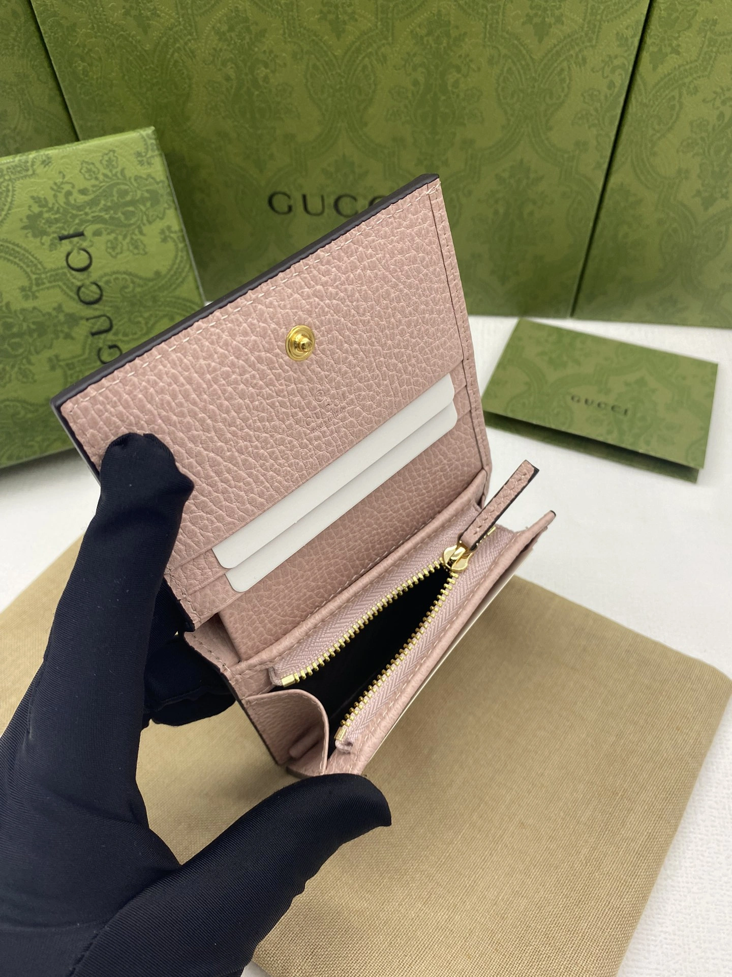Snug Gucci Wallets Purse 56850