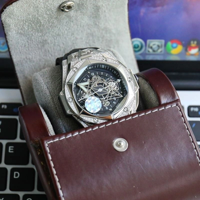 Effortless HUBLOT Watches 184102