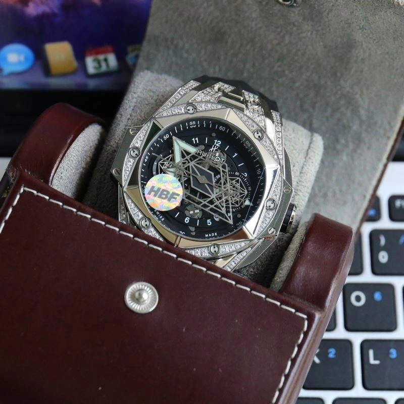 Effortless HUBLOT Watches 184102
