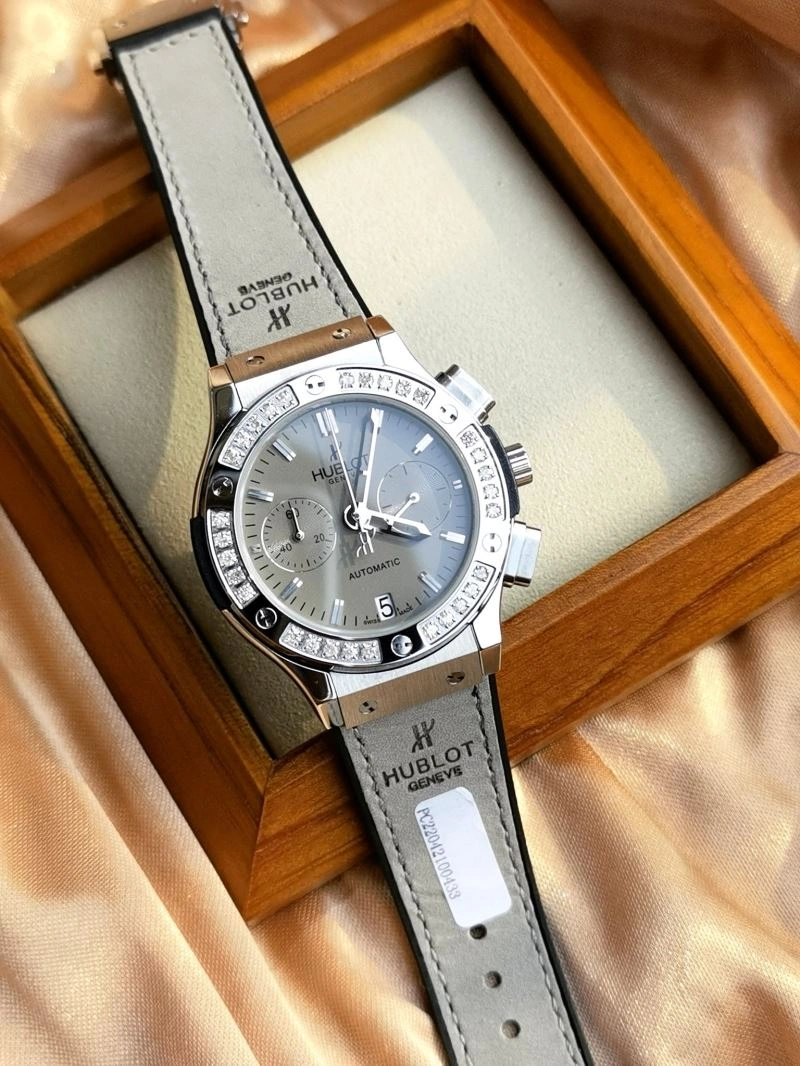 Effortless HUBLOT Watches 183878