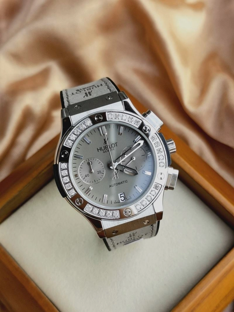 Effortless HUBLOT Watches 183878