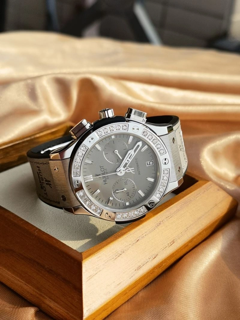 Effortless HUBLOT Watches 183878