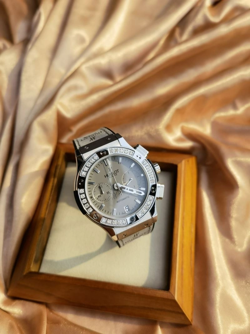 Effortless HUBLOT Watches 183878