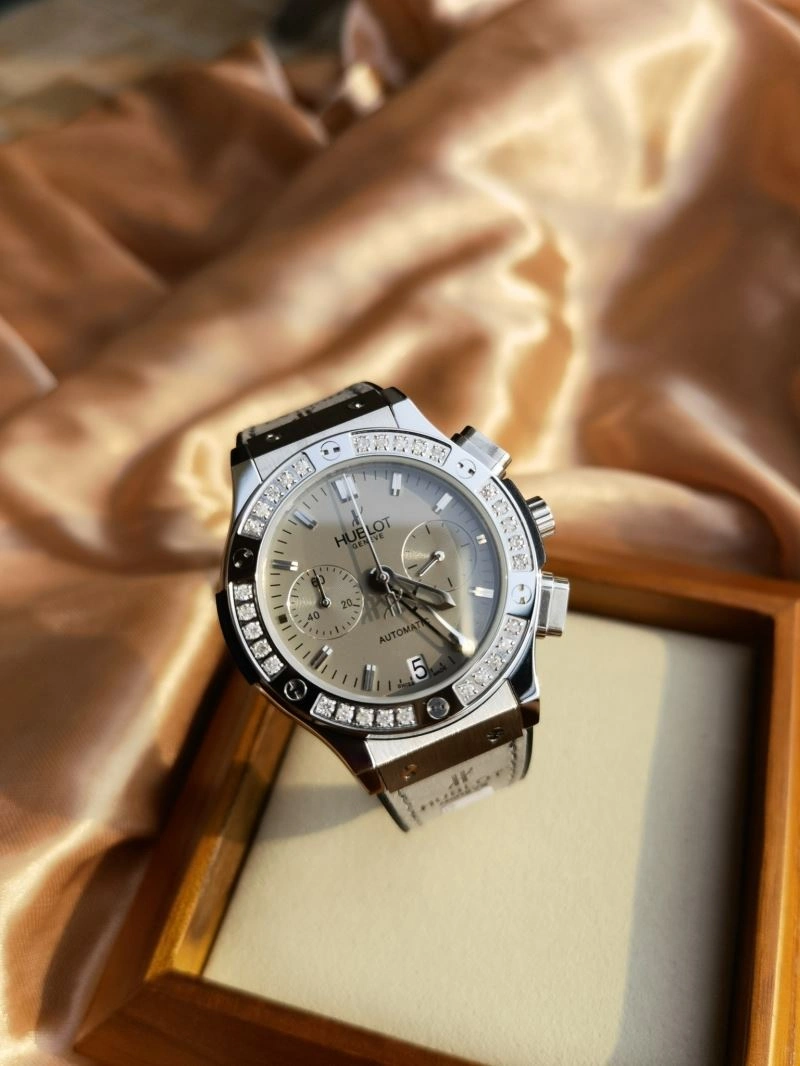 Effortless HUBLOT Watches 183878