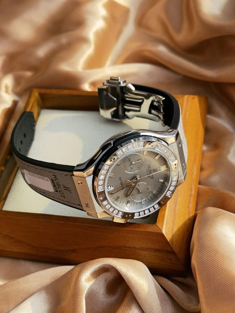 Effortless HUBLOT Watches 183878