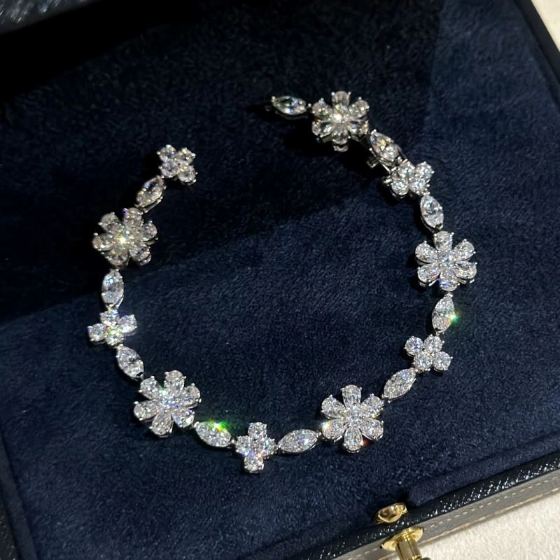 Youthful Harry Winston Bracelets 213905