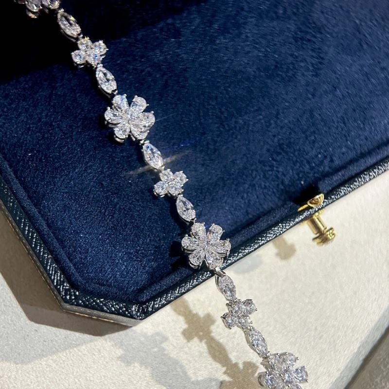 Youthful Harry Winston Bracelets 213905