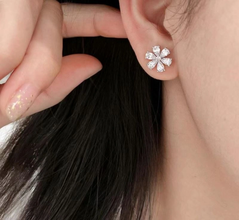 SunProtective Harry Winston Earrings 213912