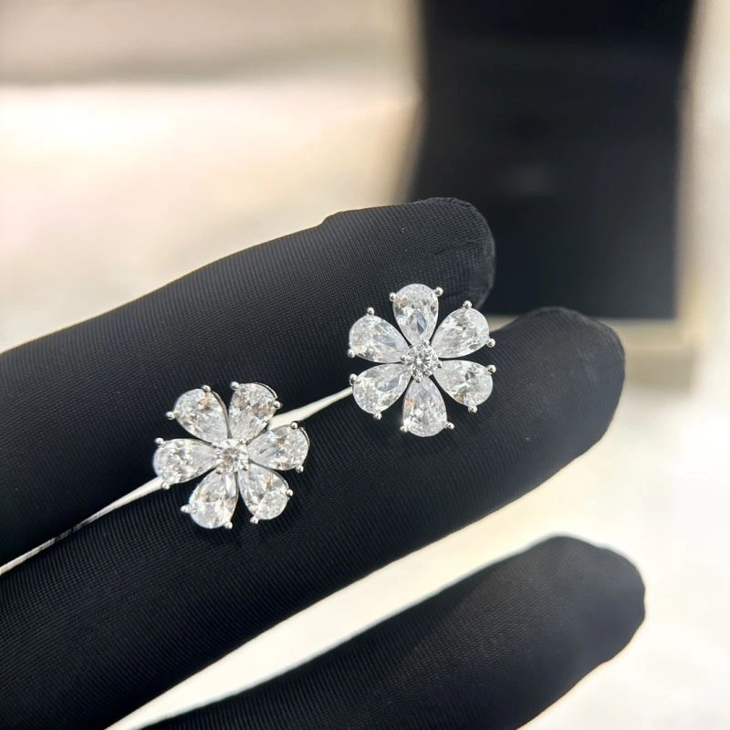 SunProtective Harry Winston Earrings 213912