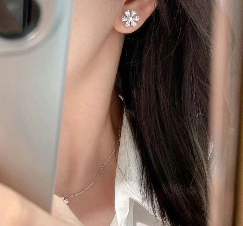 SunProtective Harry Winston Earrings 213912