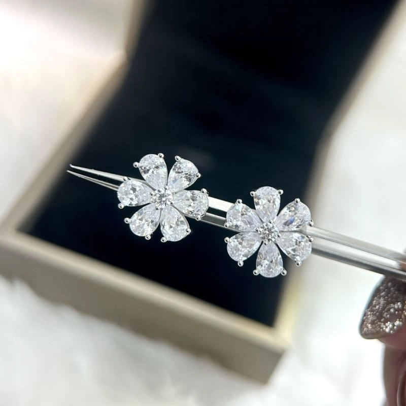 SunProtective Harry Winston Earrings 213912