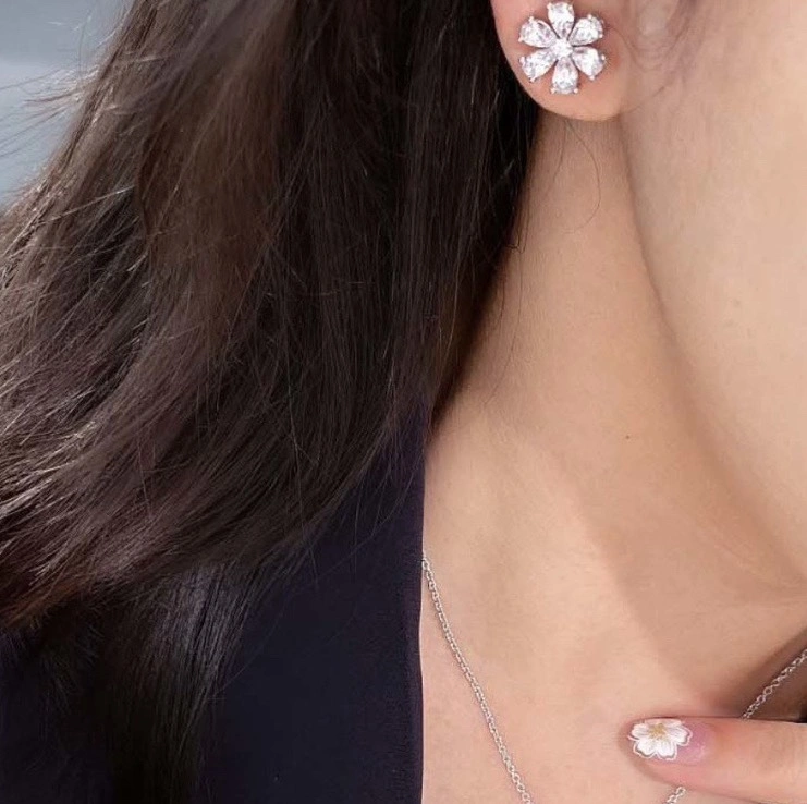 SunProtective Harry Winston Earrings 213912
