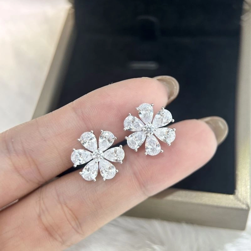 SunProtective Harry Winston Earrings 213912