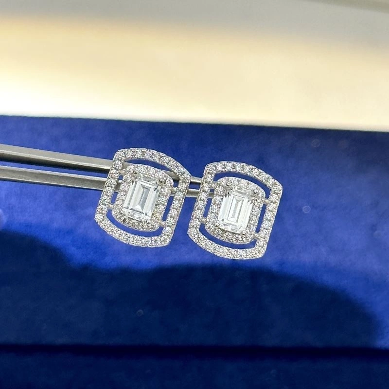 ModernLook Harry Winston Earrings 212949