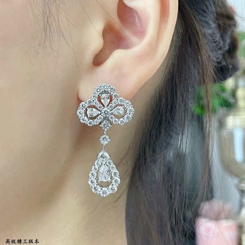 Supportive Harry Winston Earrings 211973