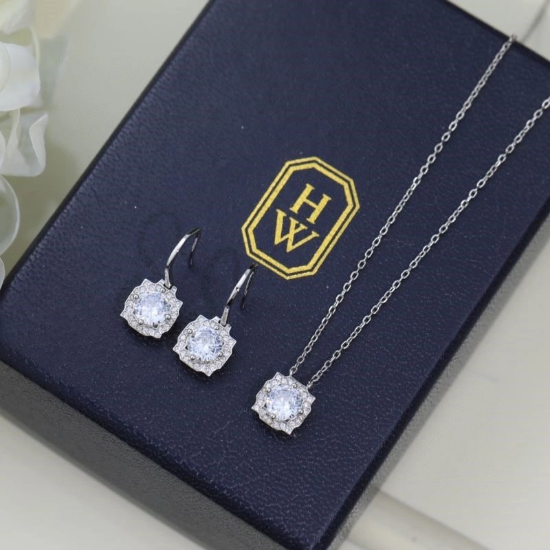 FlexibleFit Harry Winston Earrings 210629