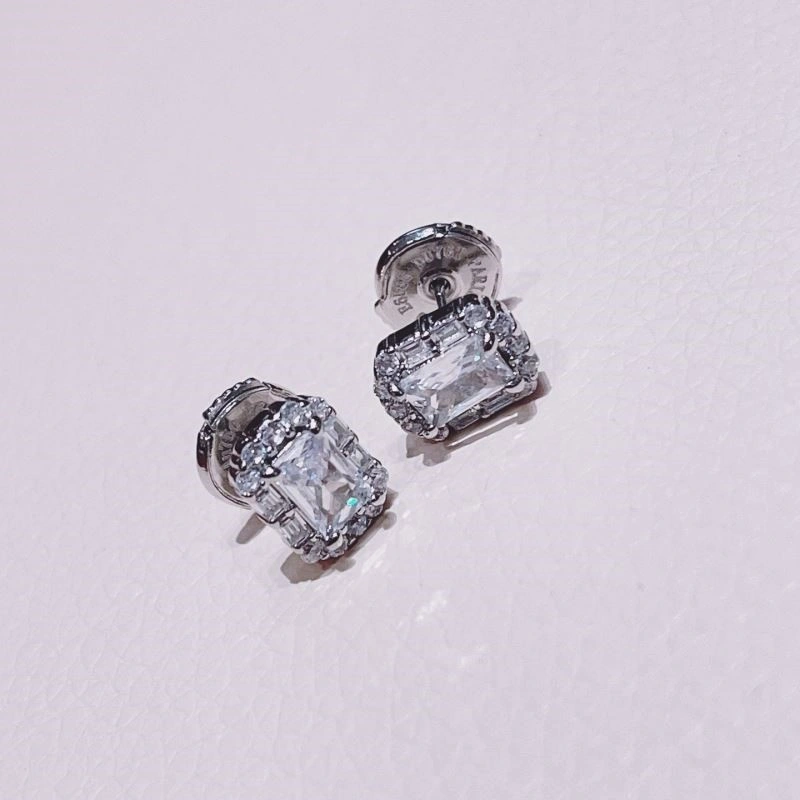 SmoothTexture Harry Winston Earrings 209256