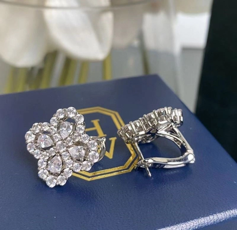 Practical Harry Winston Earrings 209243