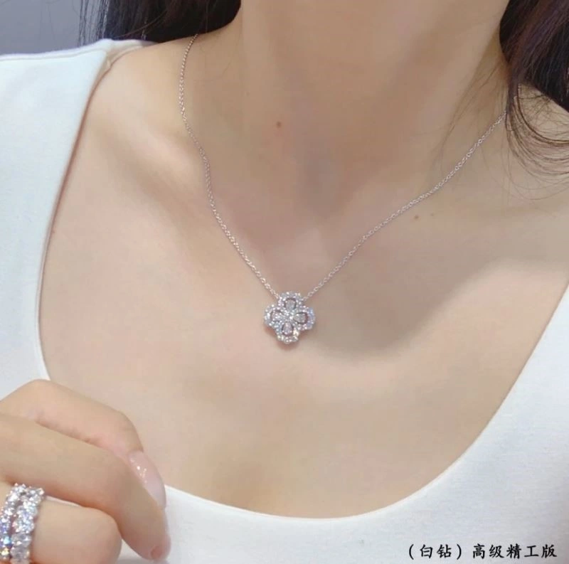 Harry Winston Necklaces Versatile 210617