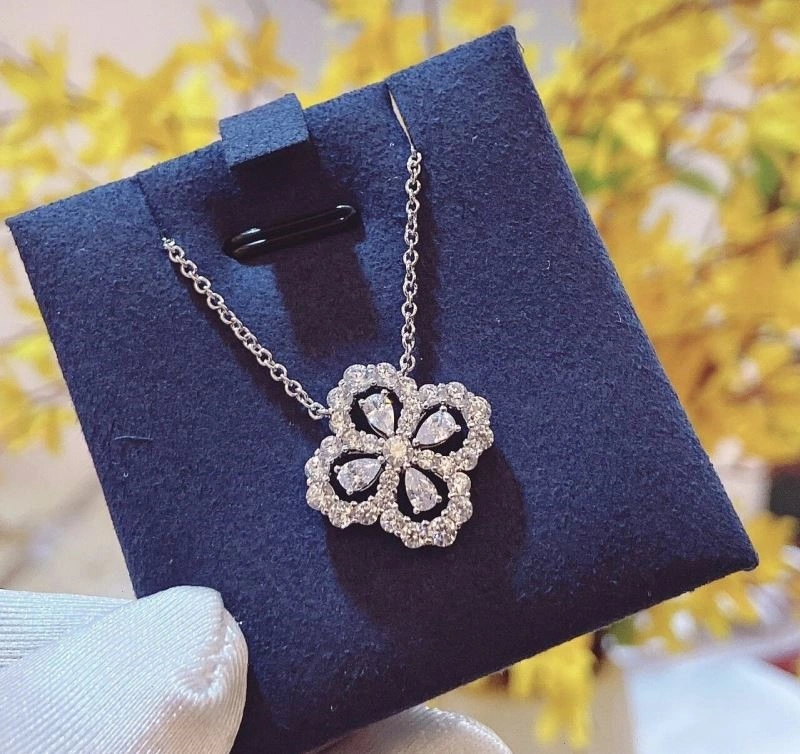 Harry Winston Necklaces Snug 209766