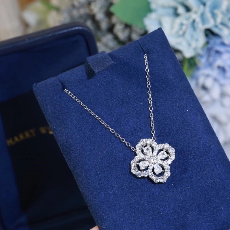 Harry Winston Necklaces Snug 209766