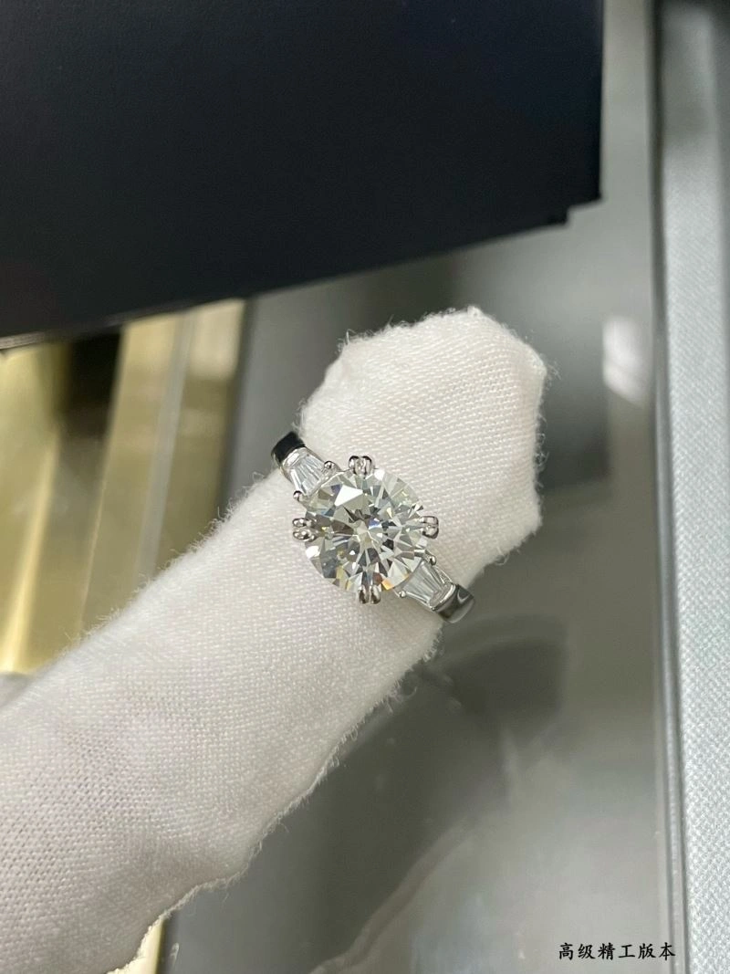 Minimalist Harry Winston Rings 211984