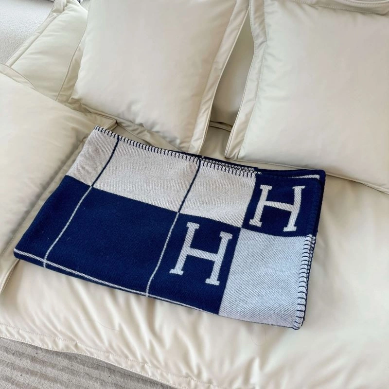WellDesigned Hermes Blanket 256599