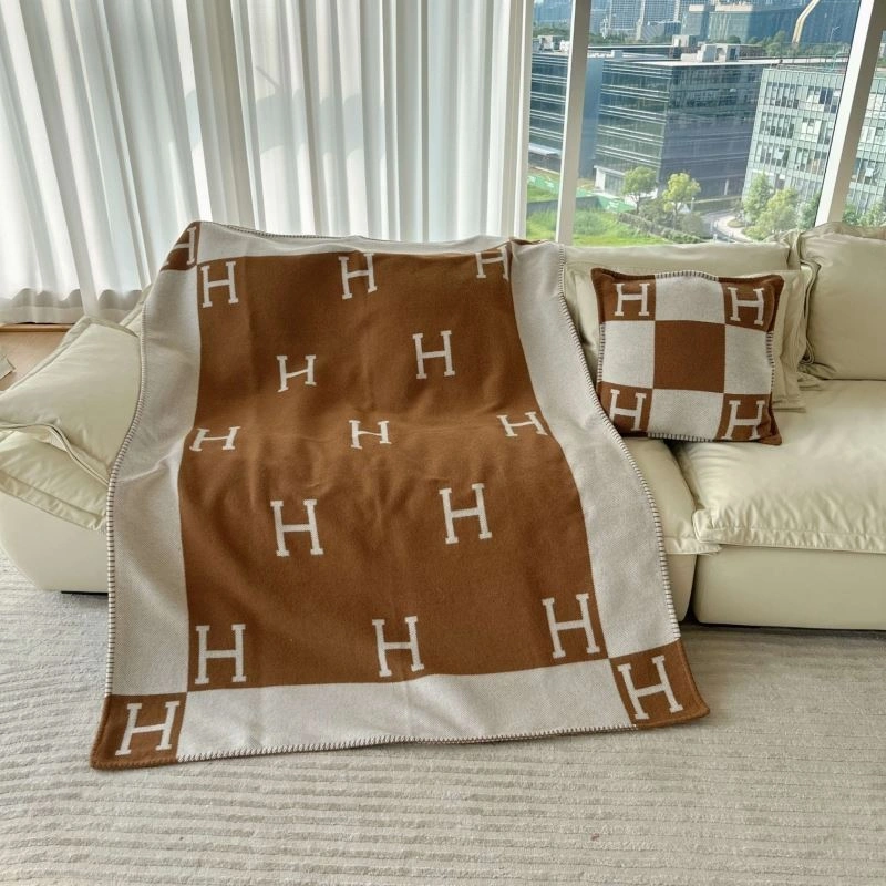 Durable Hermes Blanket 256580