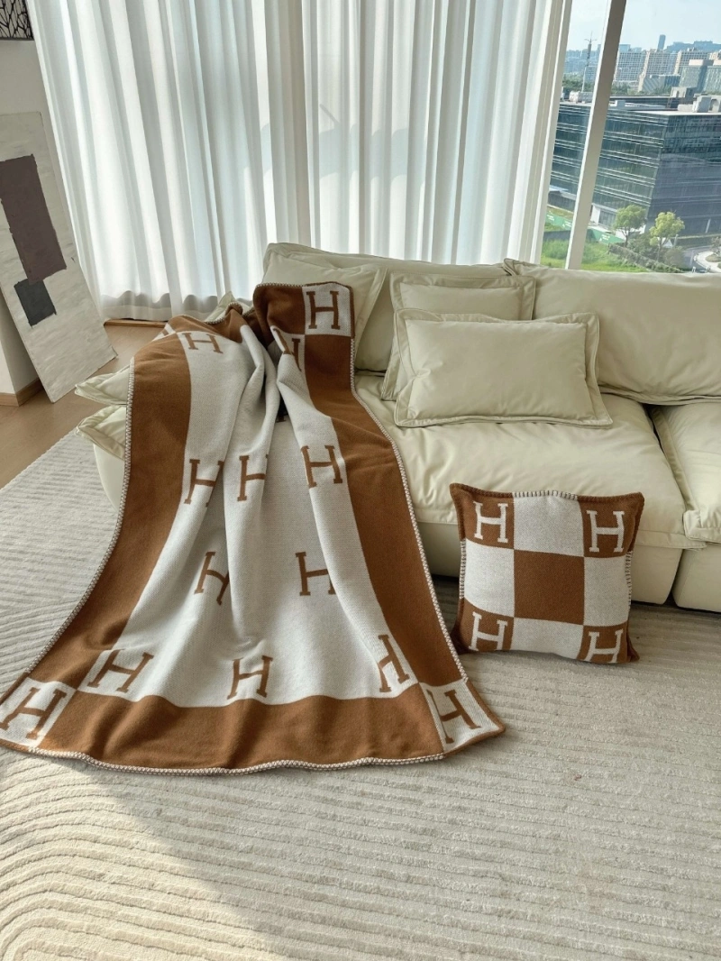 Durable Hermes Blanket 256580