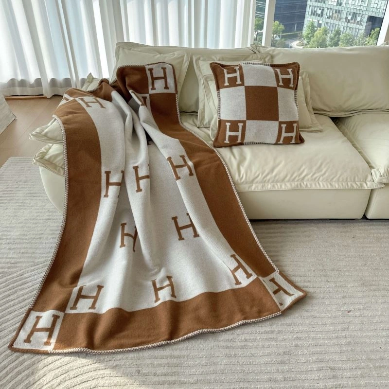 Durable Hermes Blanket 256580