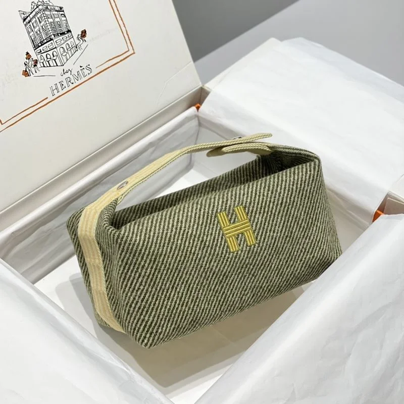 Resilient Hermes Cosmetic Bags 48309