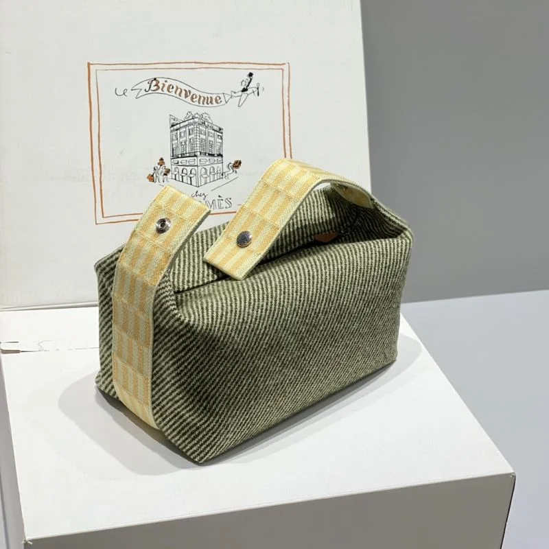 Resilient Hermes Cosmetic Bags 48309