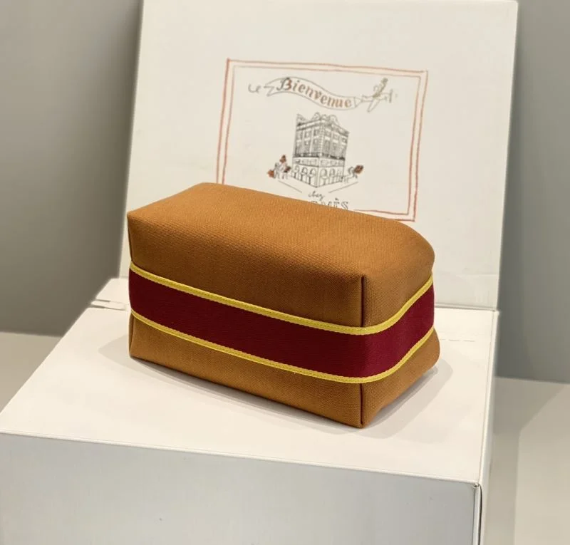 Effortless Hermes Cosmetic Bags 48317