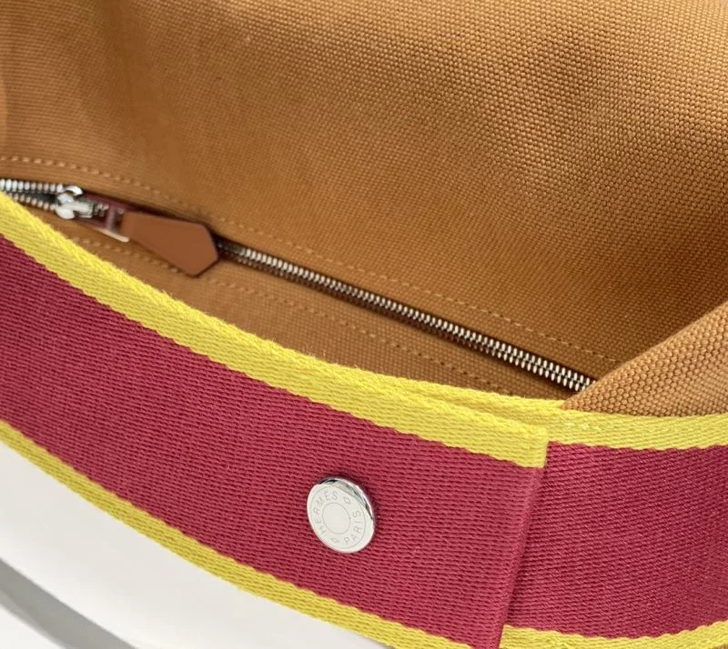 Effortless Hermes Cosmetic Bags 48317