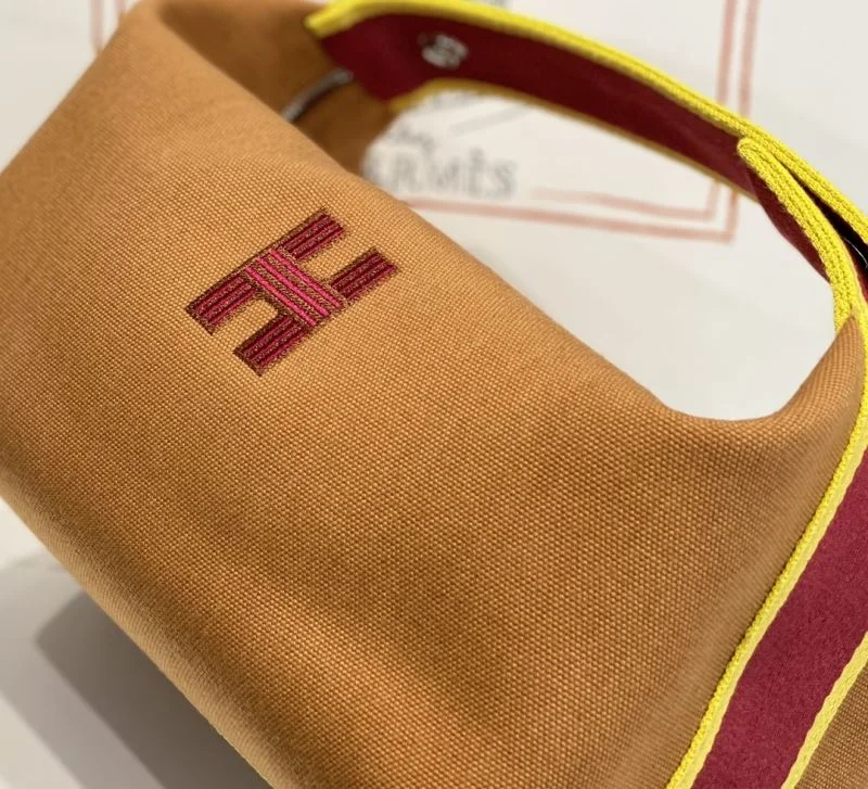 Effortless Hermes Cosmetic Bags 48317