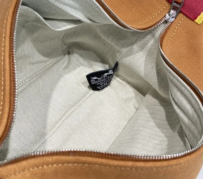 Effortless Hermes Cosmetic Bags 48317