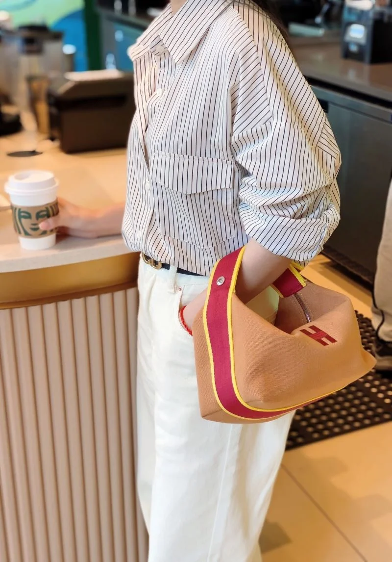 Effortless Hermes Cosmetic Bags 48317
