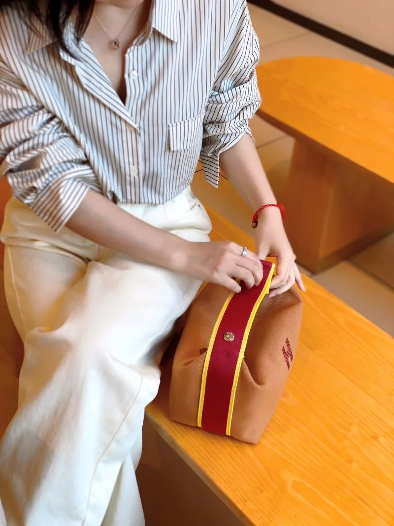 Effortless Hermes Cosmetic Bags 48317