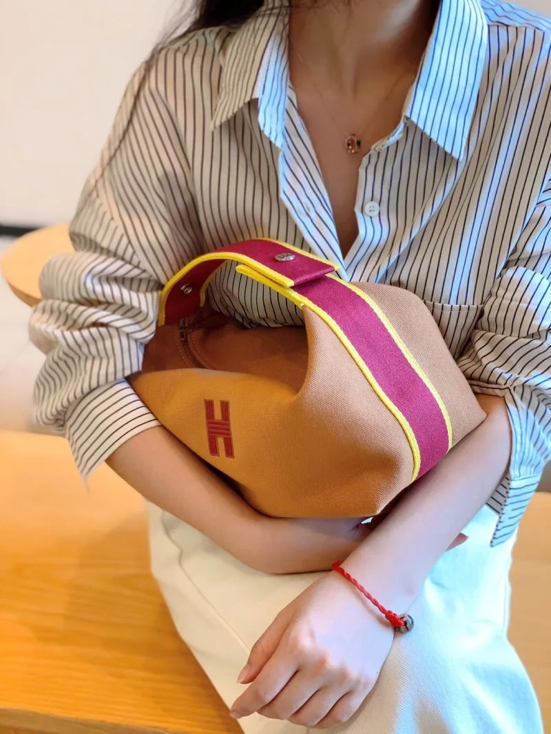 Effortless Hermes Cosmetic Bags 48317